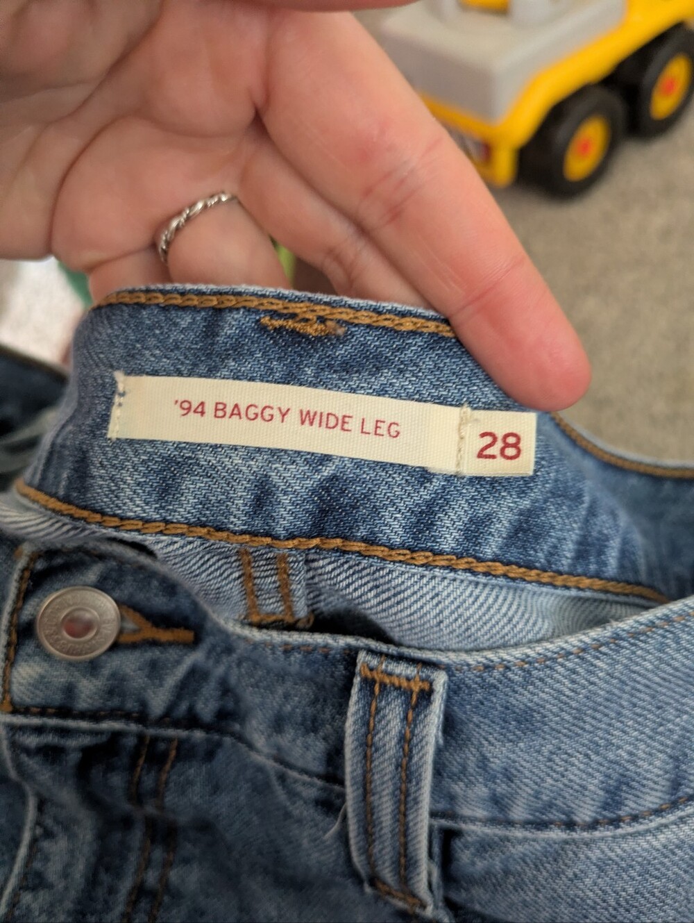 Levi's 94 Baggy Wide Leg Jean - Picture 9 of 9